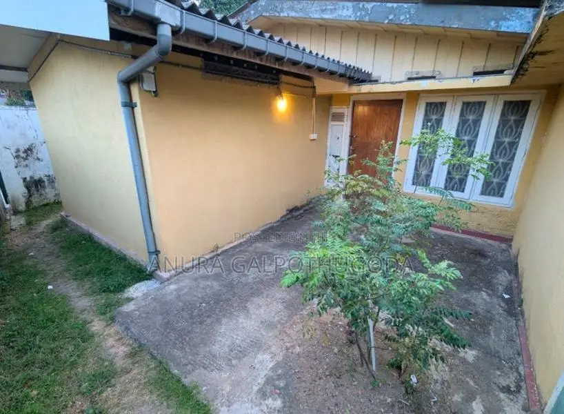 Girls’ Accommodation Near Nugegoda Flyover