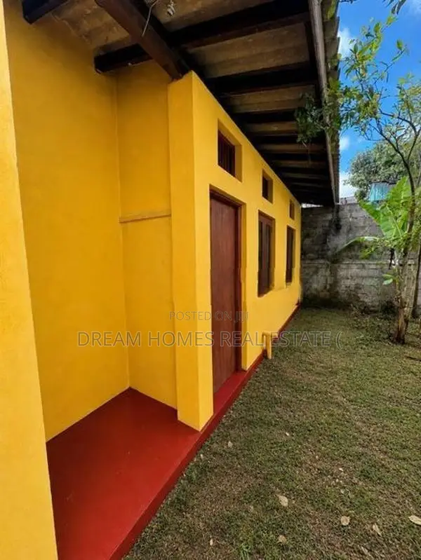 House for Sale in Athurugiriya – Peaceful Residential Location
