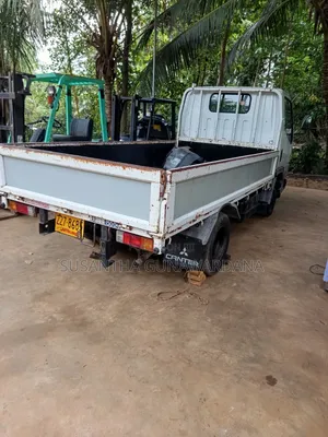 Mitsubishi Canter 1991 Off white