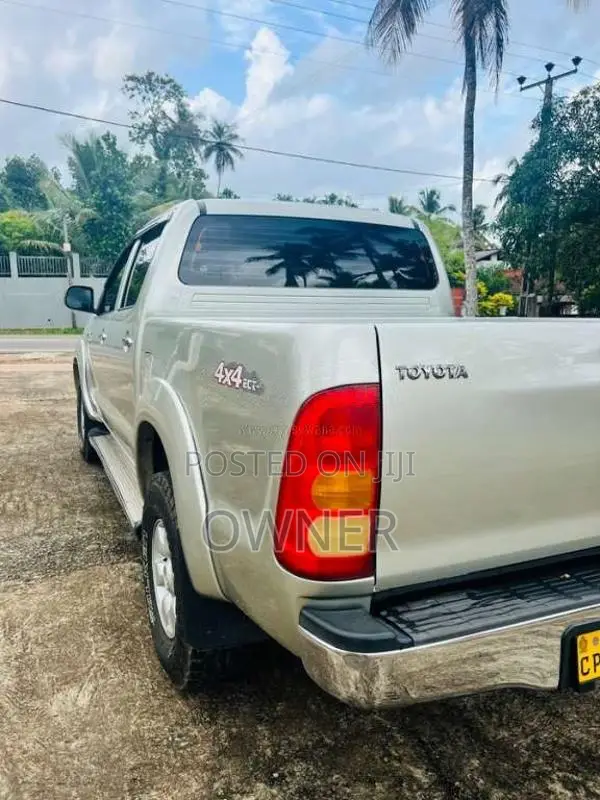 Toyota Hilux 2009 Pickup (Used)