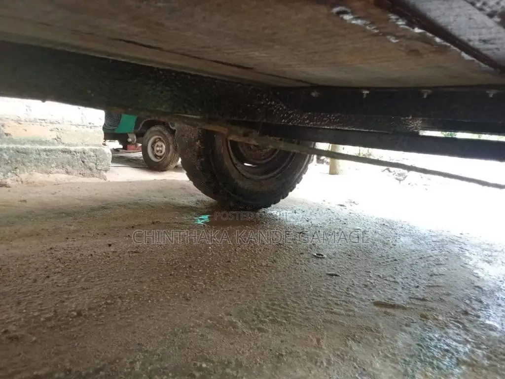 Kubota Trailer 2000 Tractor (Used)