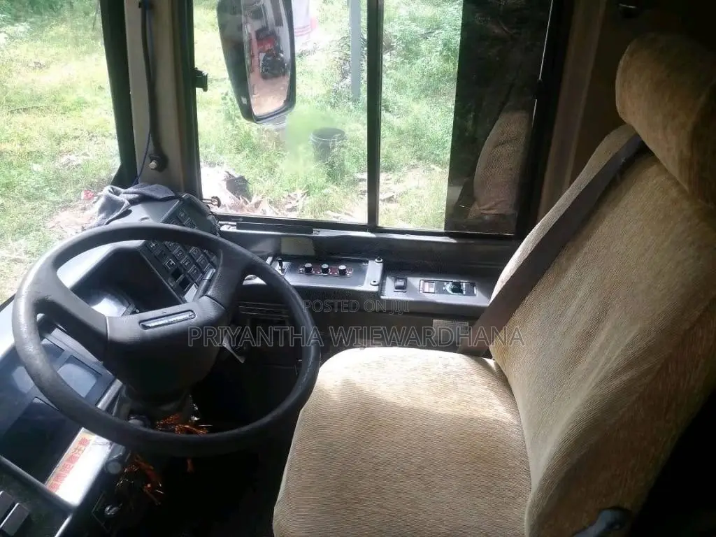 Nissan Nissan 1993 Bus (Used)