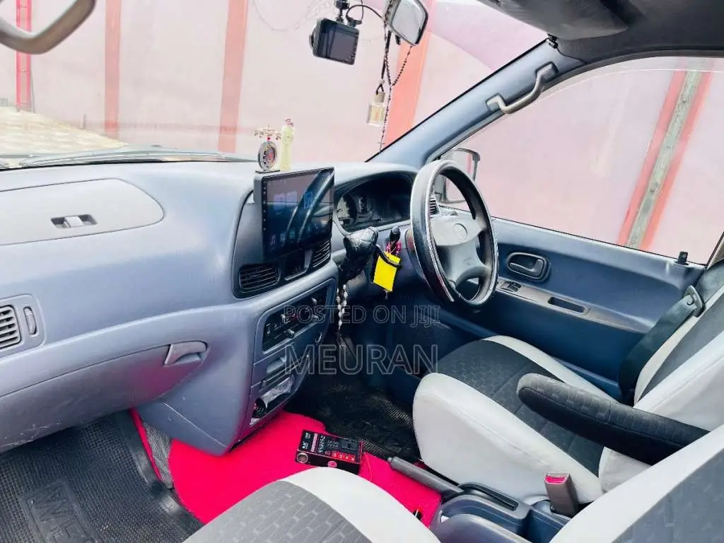 Toyota Noah 1999 Van (Used)