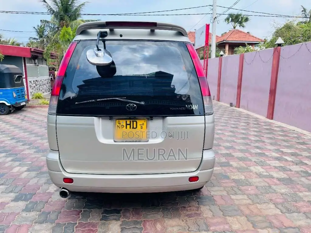 Toyota Noah 1999 Van (Used)