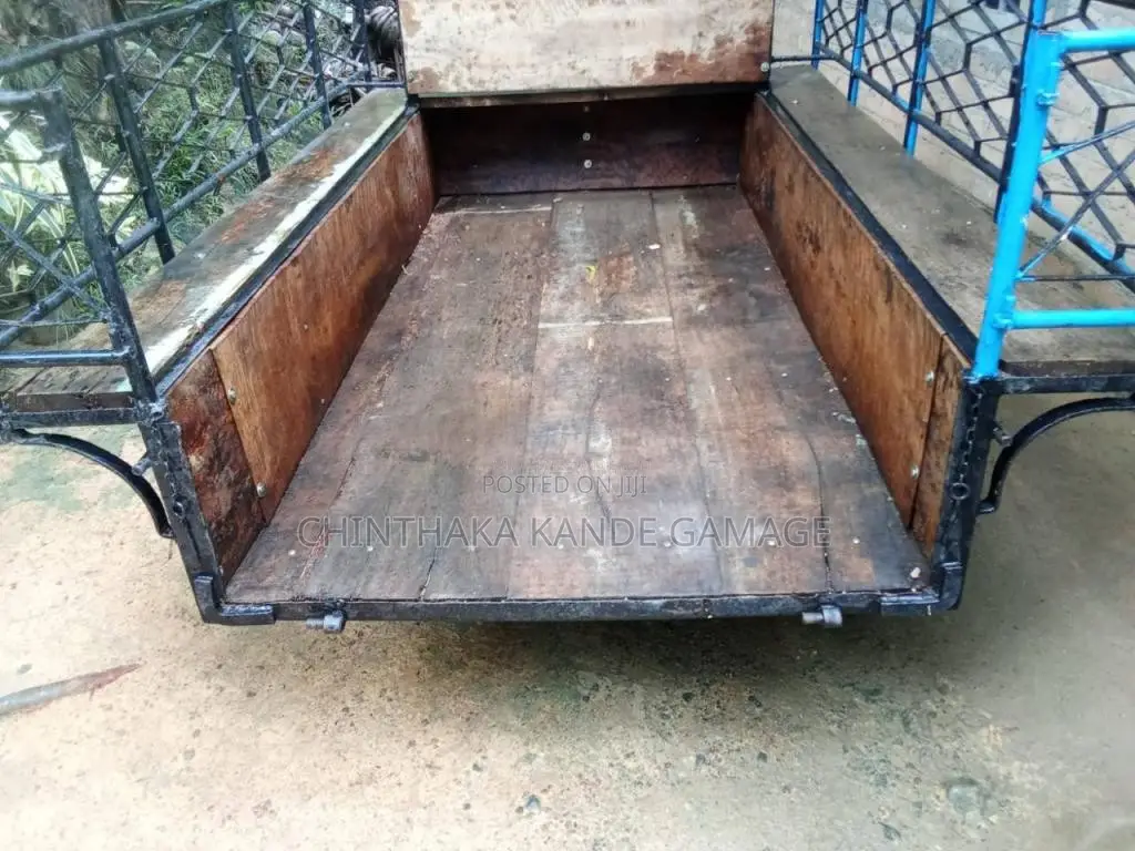 Kubota Trailer 2000 Tractor (Used)