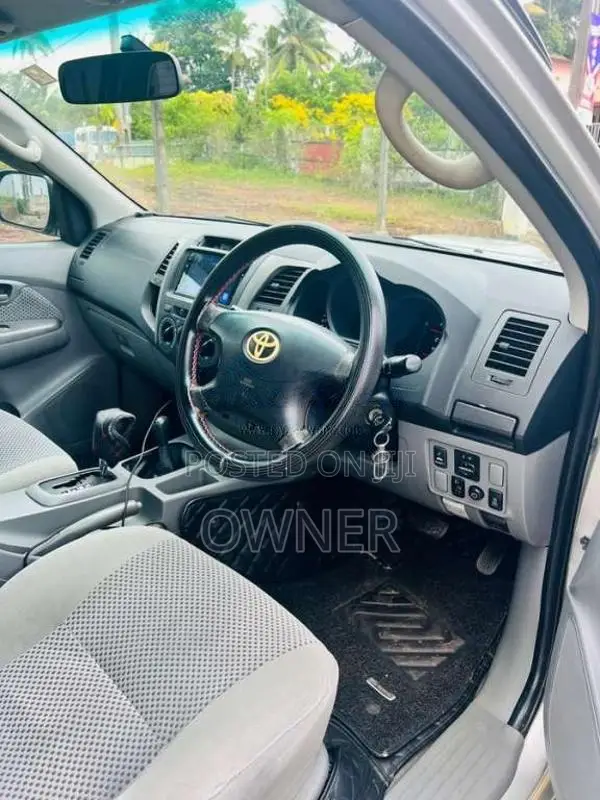 Toyota Hilux 2009 Pickup (Used)