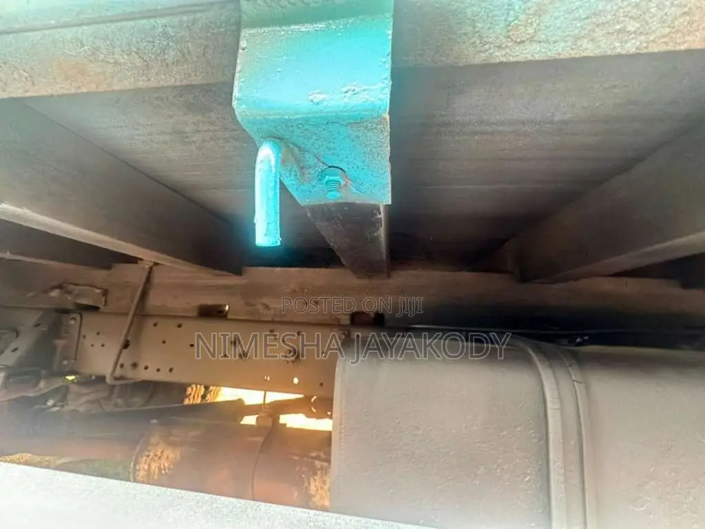 Isuzu NPR 1988 Lorry (Used)