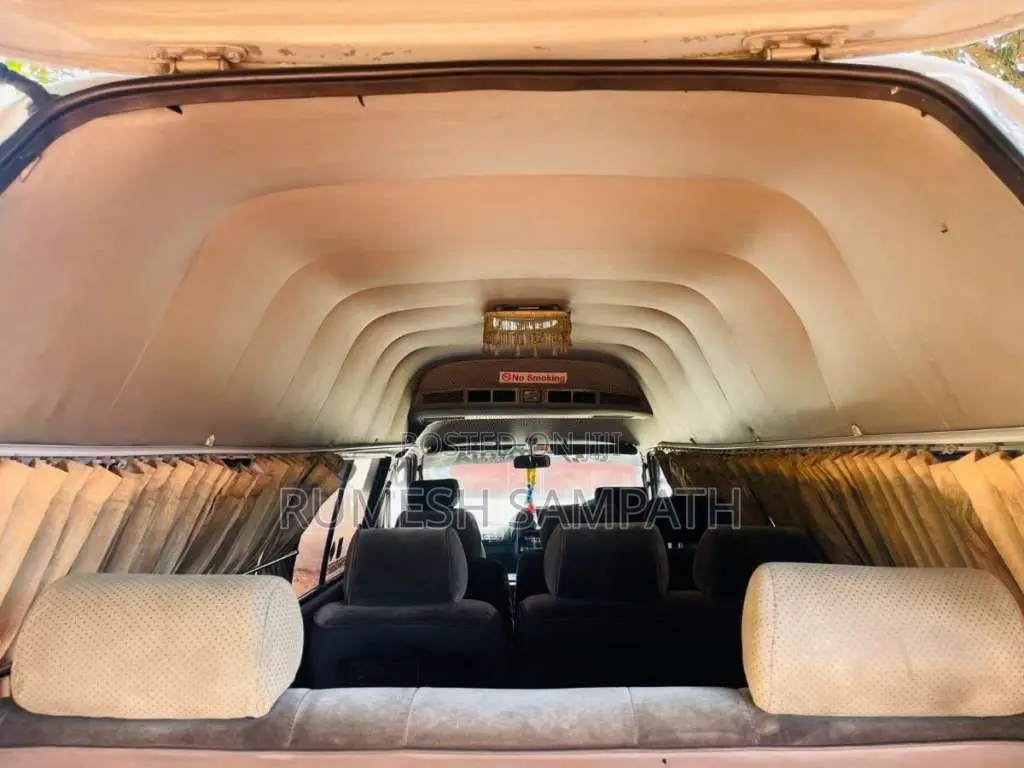 Toyota Dolphin Super Long 1993 Van (Used)