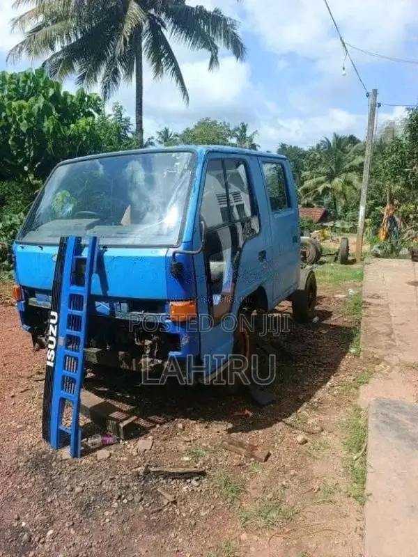 Isuzu ELF 1980 Crew Cab (Used)