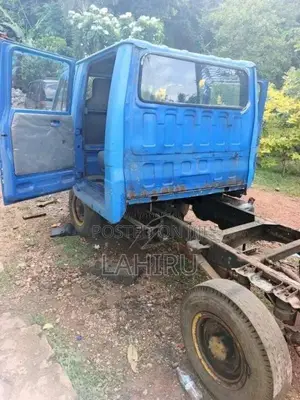 Isuzu ELF 1980 Crew Cab (Used)