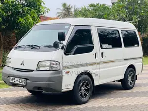 Mitsubishi Lion Face 2007 Van (Used)
