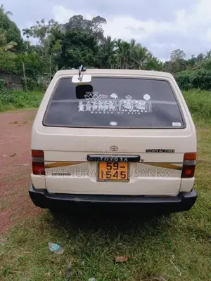 Toyota CR27 1991 Van (Used)