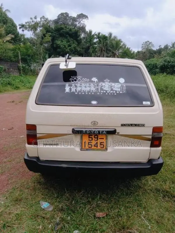 Toyota CR27 1991 Van (Used)