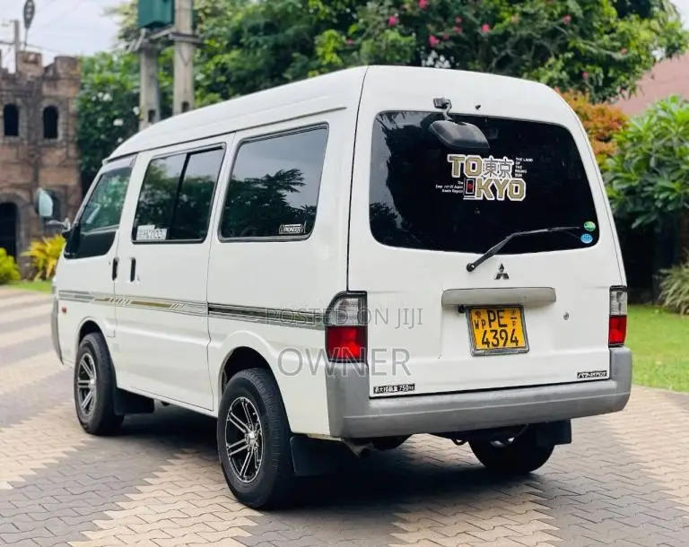 Mitsubishi Lion Face 2007 Van (Used)