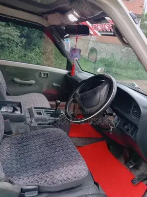 Toyota CR27 1991 Van (Used)