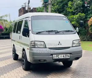 Mitsubishi Lion Face 2007 Van (Used)