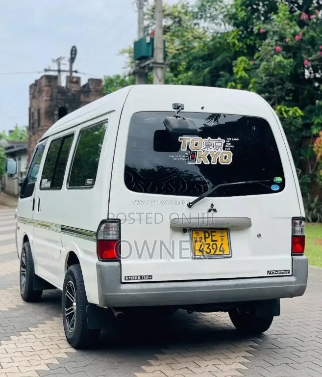 Mitsubishi Lion Face 2007 Van (Used)