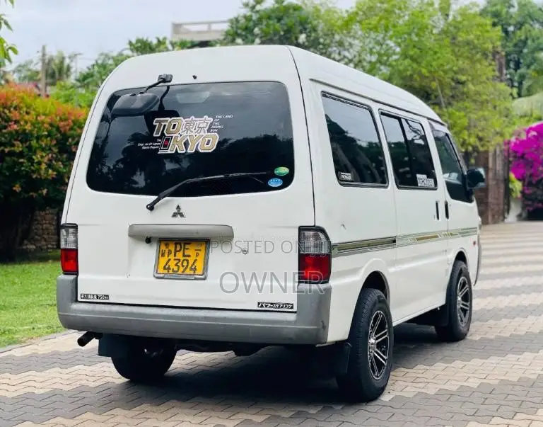 Mitsubishi Lion Face 2007 Van (Used)