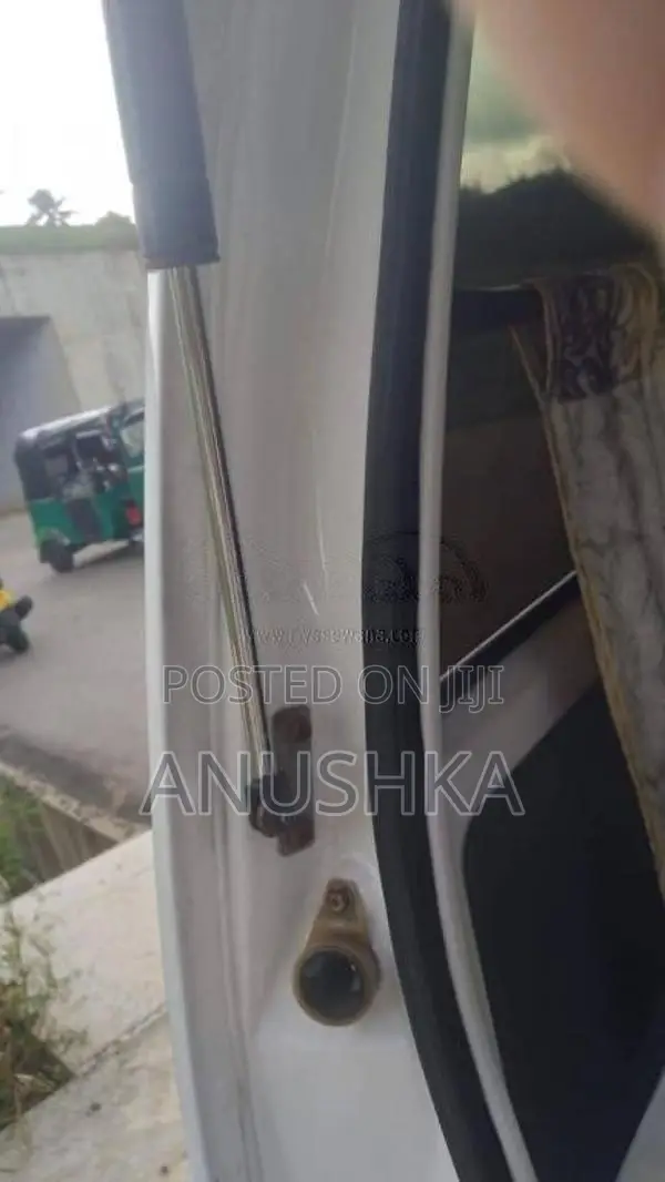 Nissan Caravan 1998 Van (Used)