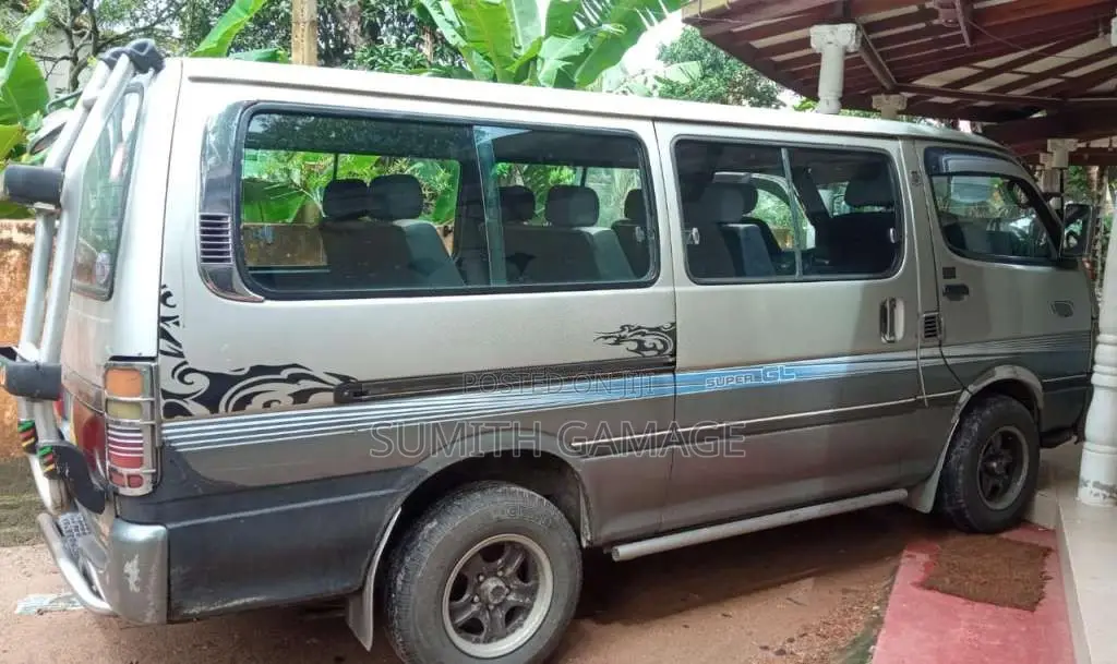 Toyota Dolphin 1993 Van (Used)