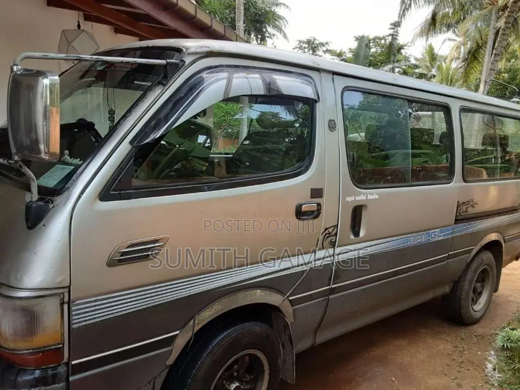 Toyota Dolphin 1993 Van (Used)