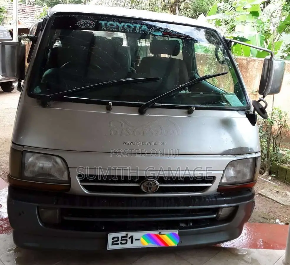 Toyota Dolphin 1993 Van (Used)