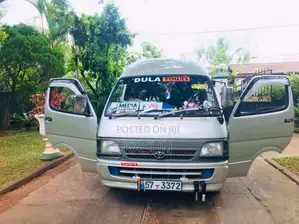 Toyota Dolphin 1992 Van (Used)