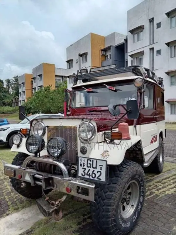 Mitsubishi 4DR5 1973 SUV (Used)