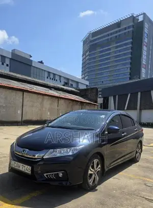 Honda GRACE 2017 Car (Used)