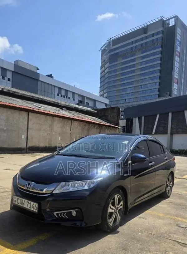 Honda GRACE 2017 Car (Used)