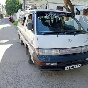 Toyota CR27 1991 Van (Used)
