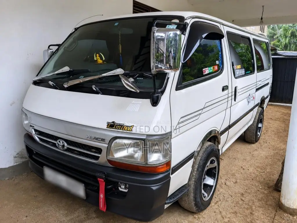 Toyota Dolphin Long 2004 Van (Used)