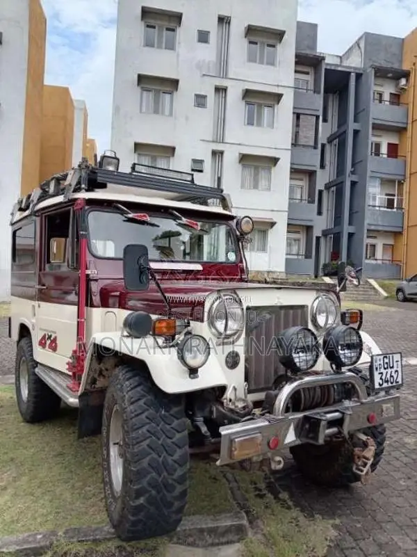 Mitsubishi 4DR5 1973 SUV (Used)