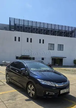 Honda GRACE 2017 Car (Used)