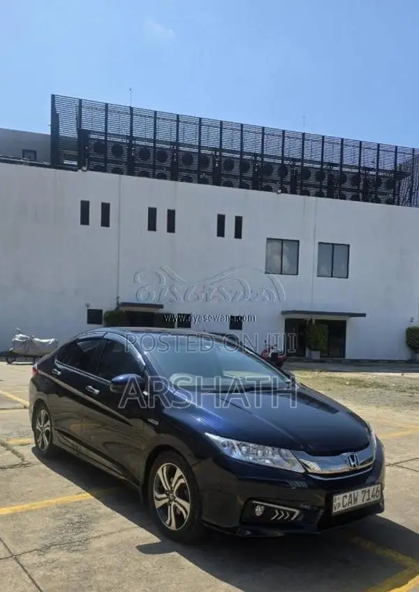 Honda GRACE 2017 Car (Used)