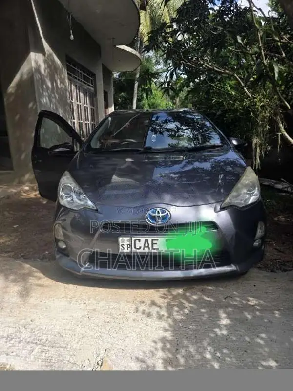Toyota Aqua 2013 Car (Used)