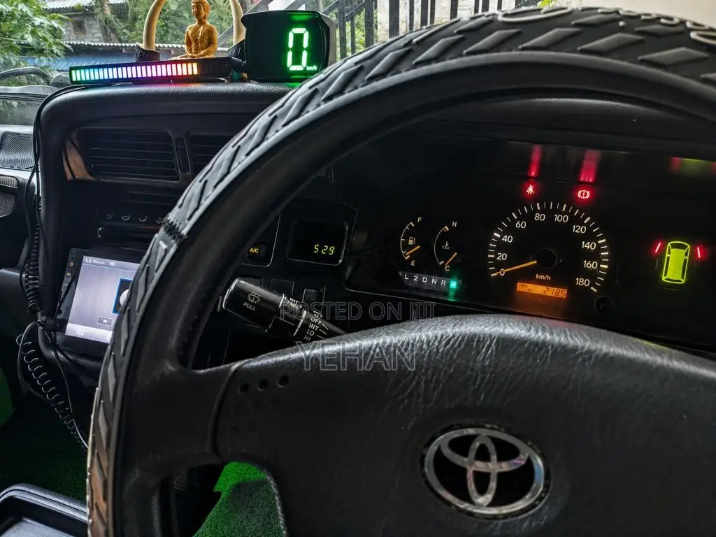 Toyota Dolphin Long 2004 Van (Used)