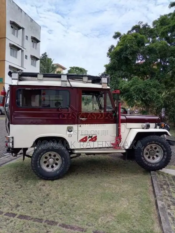 Mitsubishi 4DR5 1973 SUV (Used)