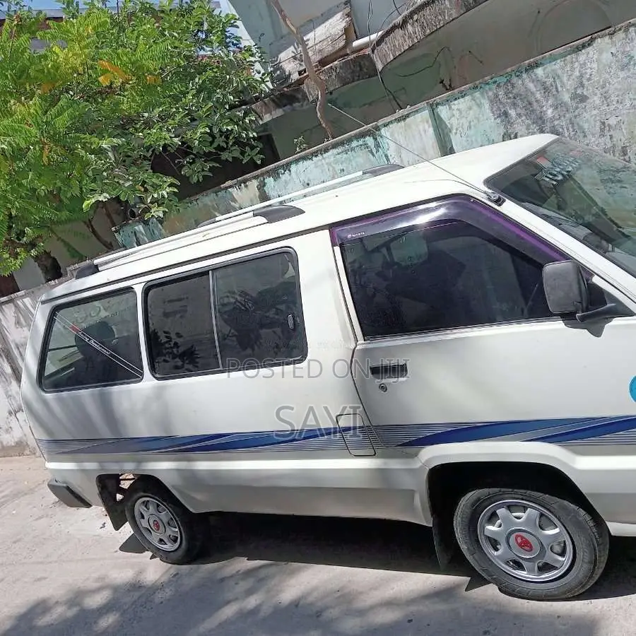 Toyota CR27 1991 Van (Used)