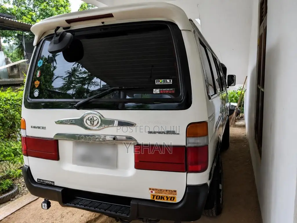 Toyota Dolphin Long 2004 Van (Used)