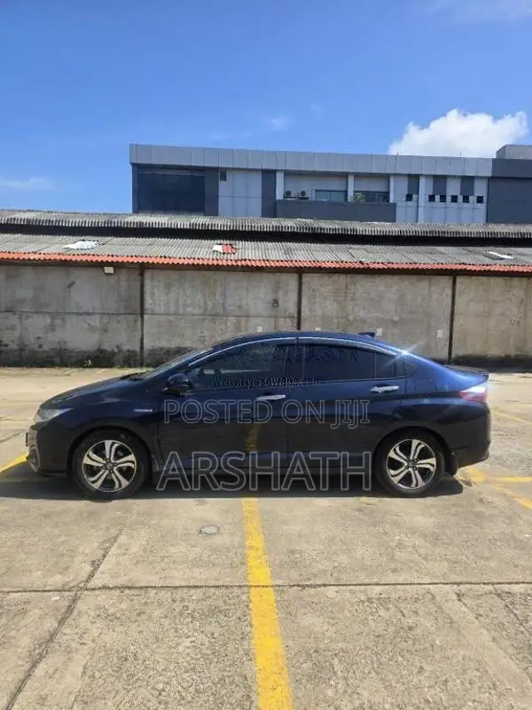 Honda GRACE 2017 Car (Used)