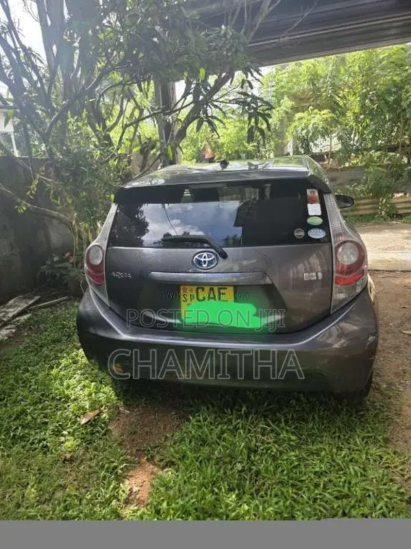 Toyota Aqua 2013 Car (Used)