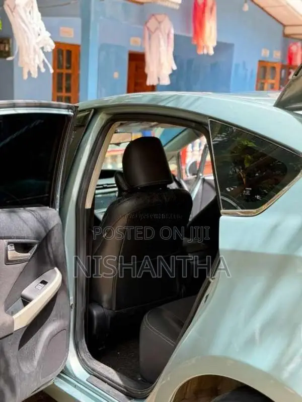 Toyota Prius G Grade 2012 Car (Used)