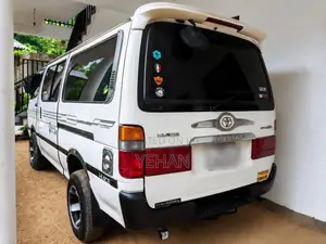 Toyota Dolphin Long 2004 Van (Used)