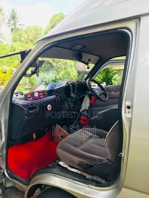 Toyota Dolphin 1992 Van (Used)