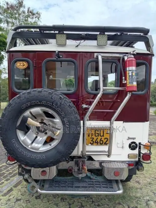 Mitsubishi 4DR5 1973 SUV (Used)