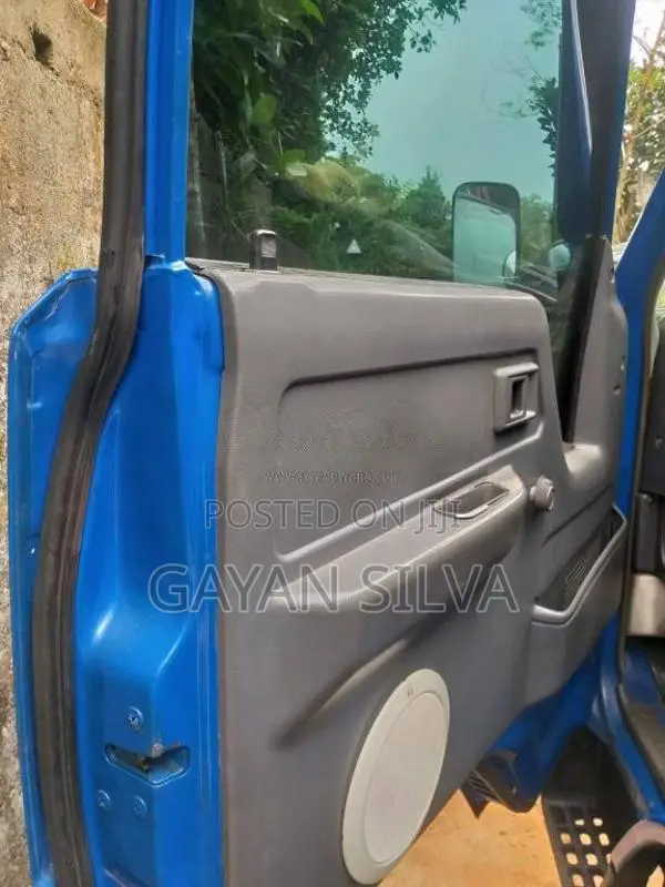 Toyota Dyna 1983 Crew Cab (Used)
