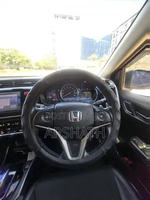 Honda GRACE 2017 Car (Used)