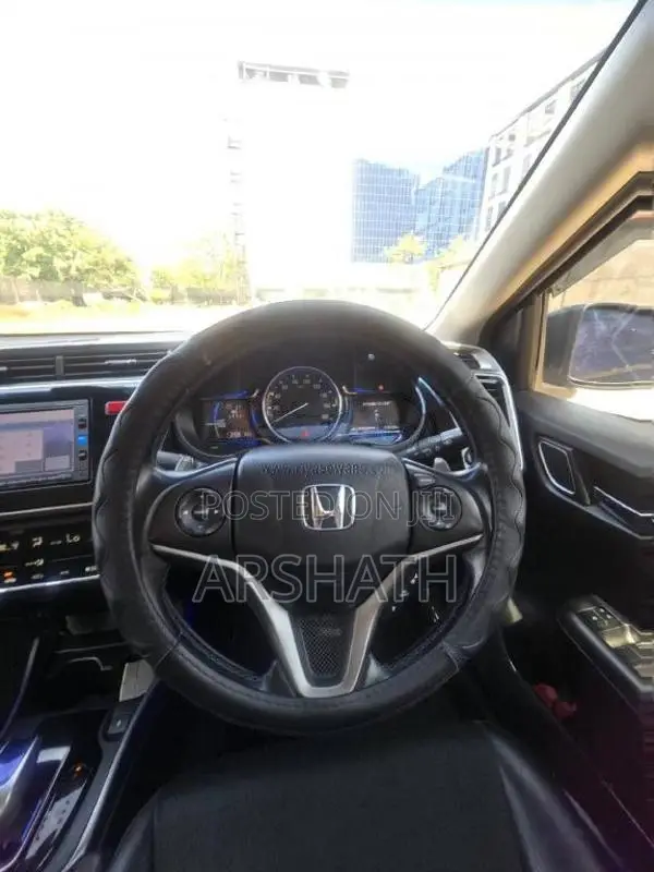 Honda GRACE 2017 Car (Used)