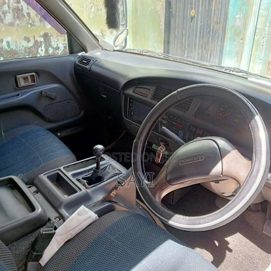 Toyota CR27 1991 Van (Used)